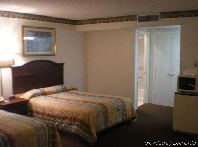 Granbury Inn And Suites ภายนอก รูปภาพ